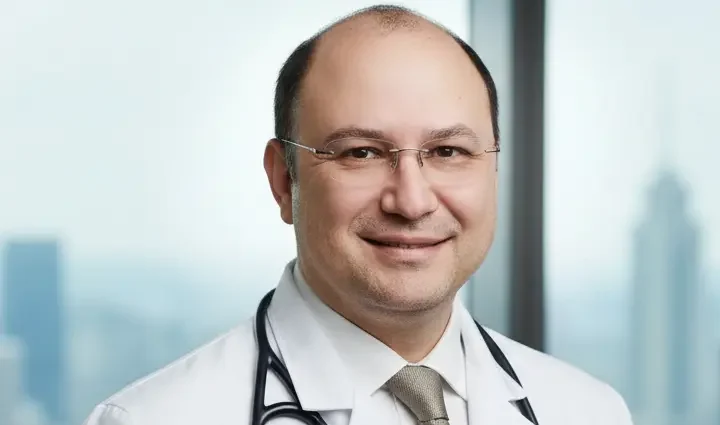 Медицинский переводчик Максим Рыков